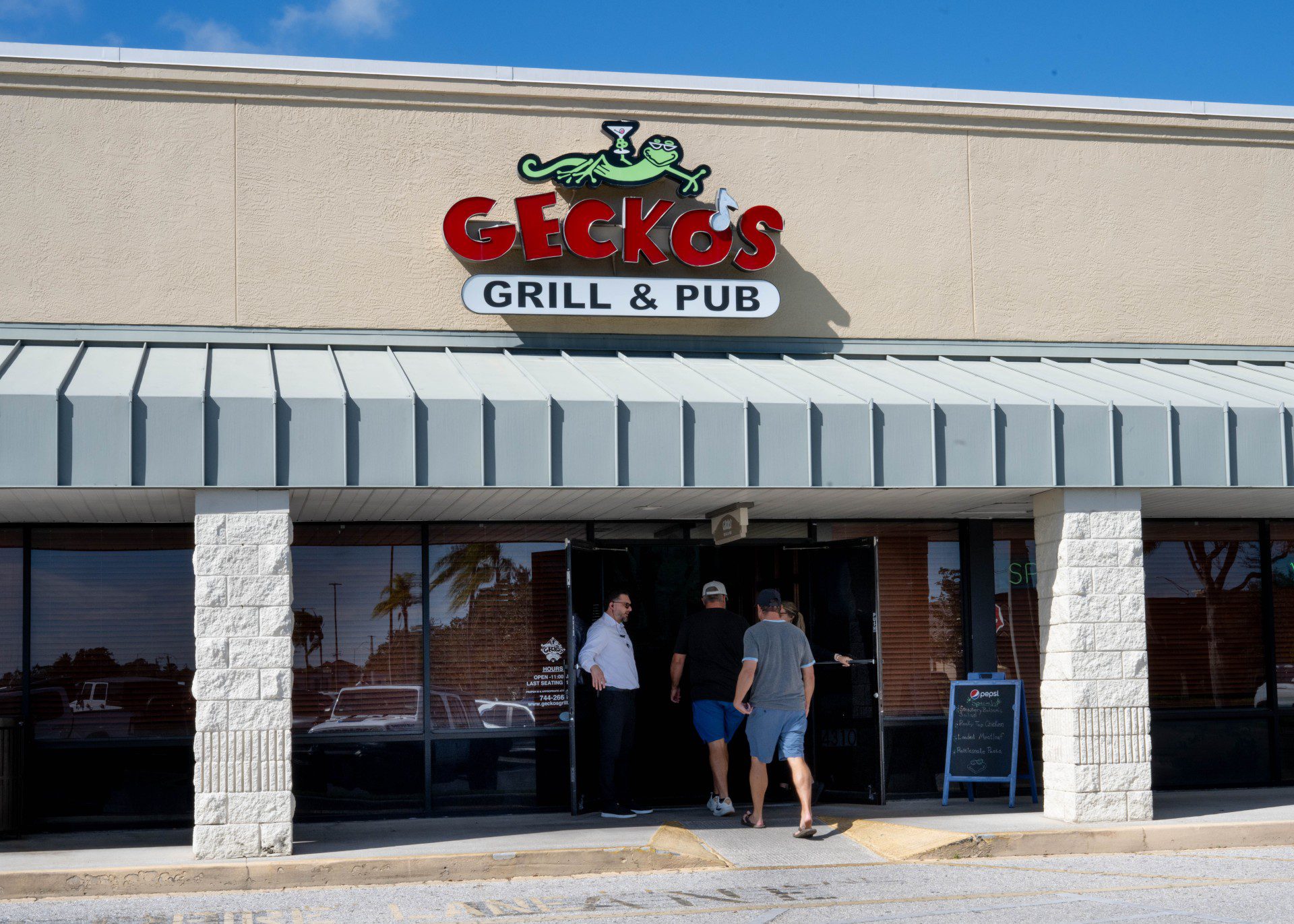 Geckos Grill front entrance SR 64